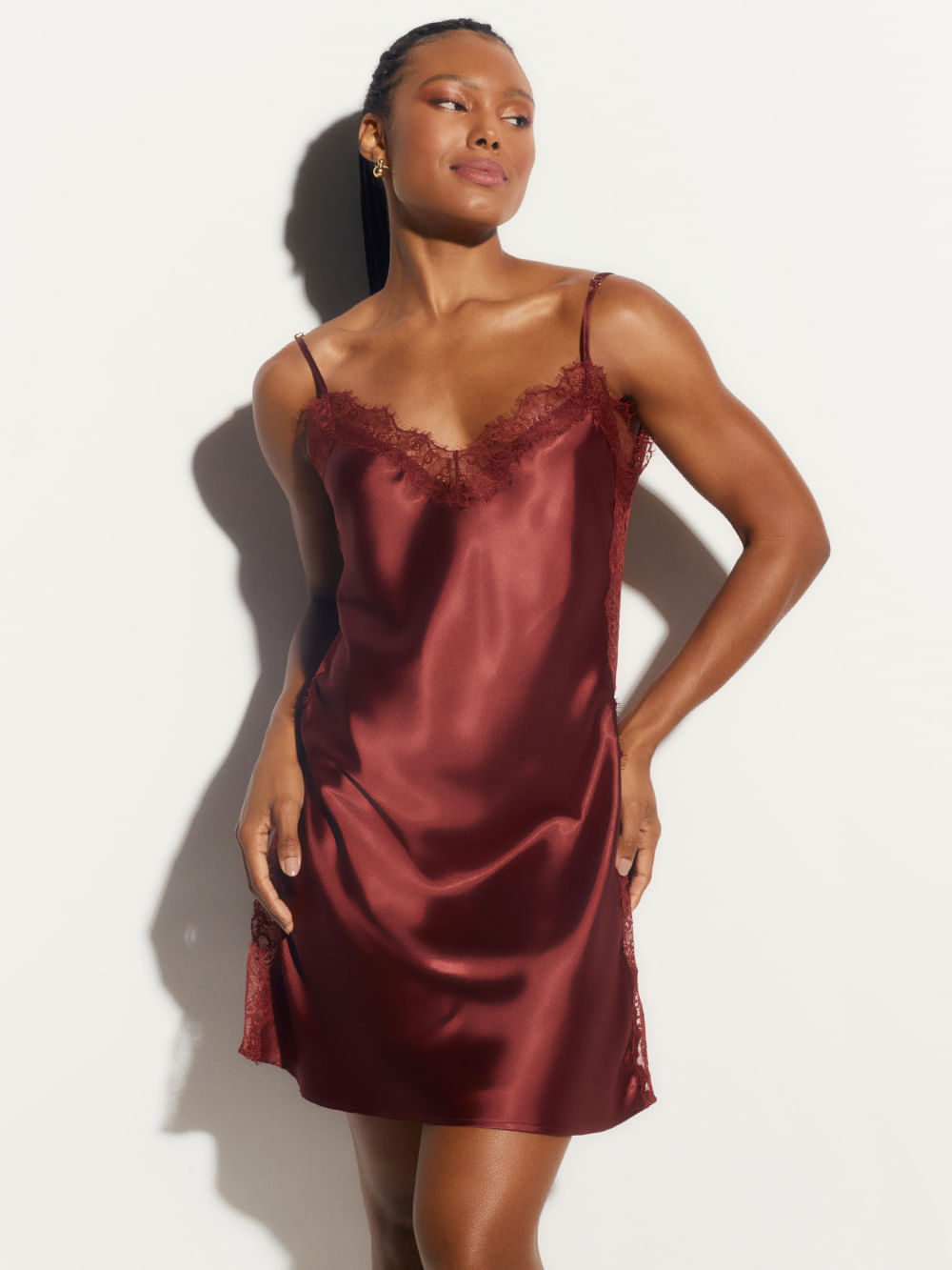 Camisola Curta Sem Manga Cetim Renda Angelina Vinho Cabernet